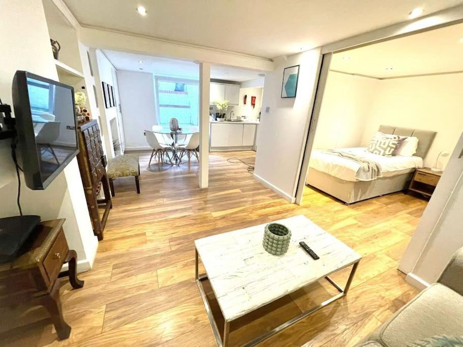 Historical Building / Cozy Basement Apt / Central CBG Exteriér fotografie
